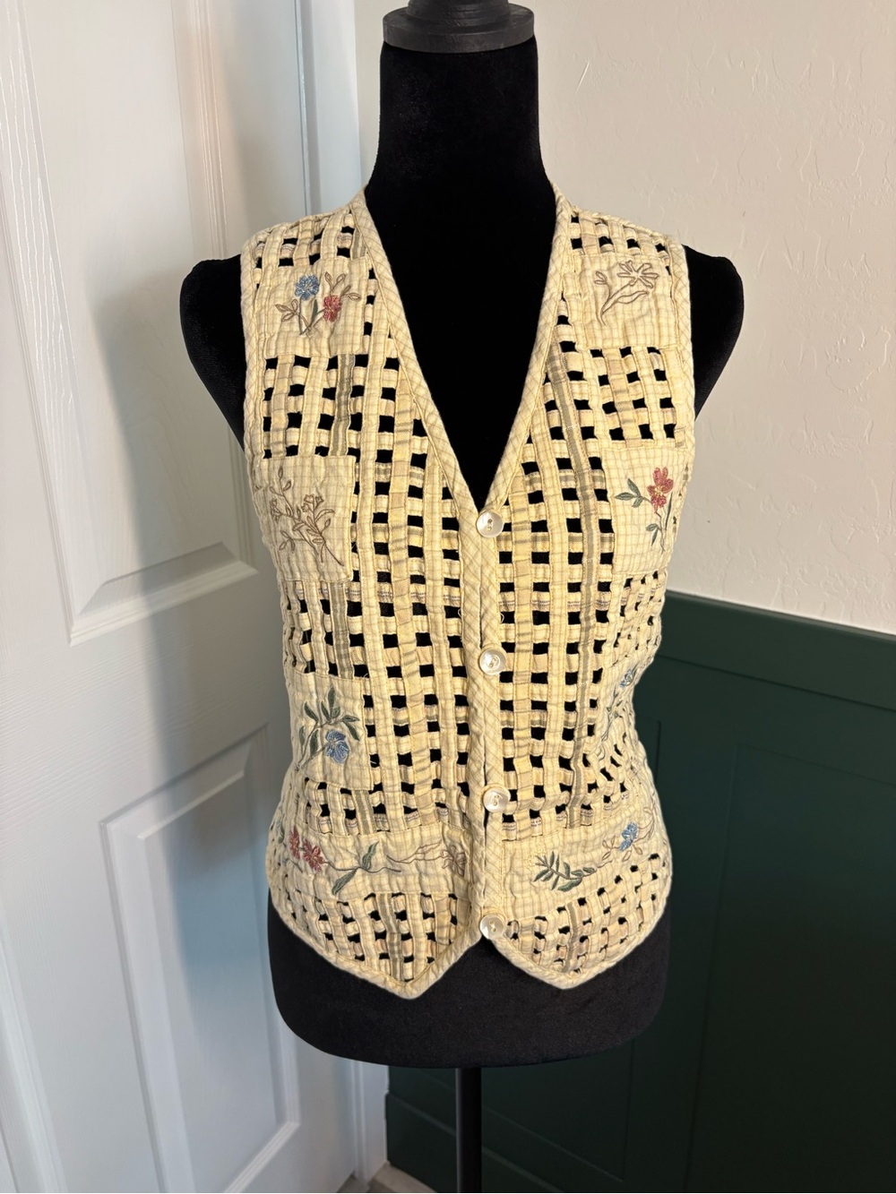 Casey & Max Embroidered Floral Cutout Cotton Vest Button Front Size S